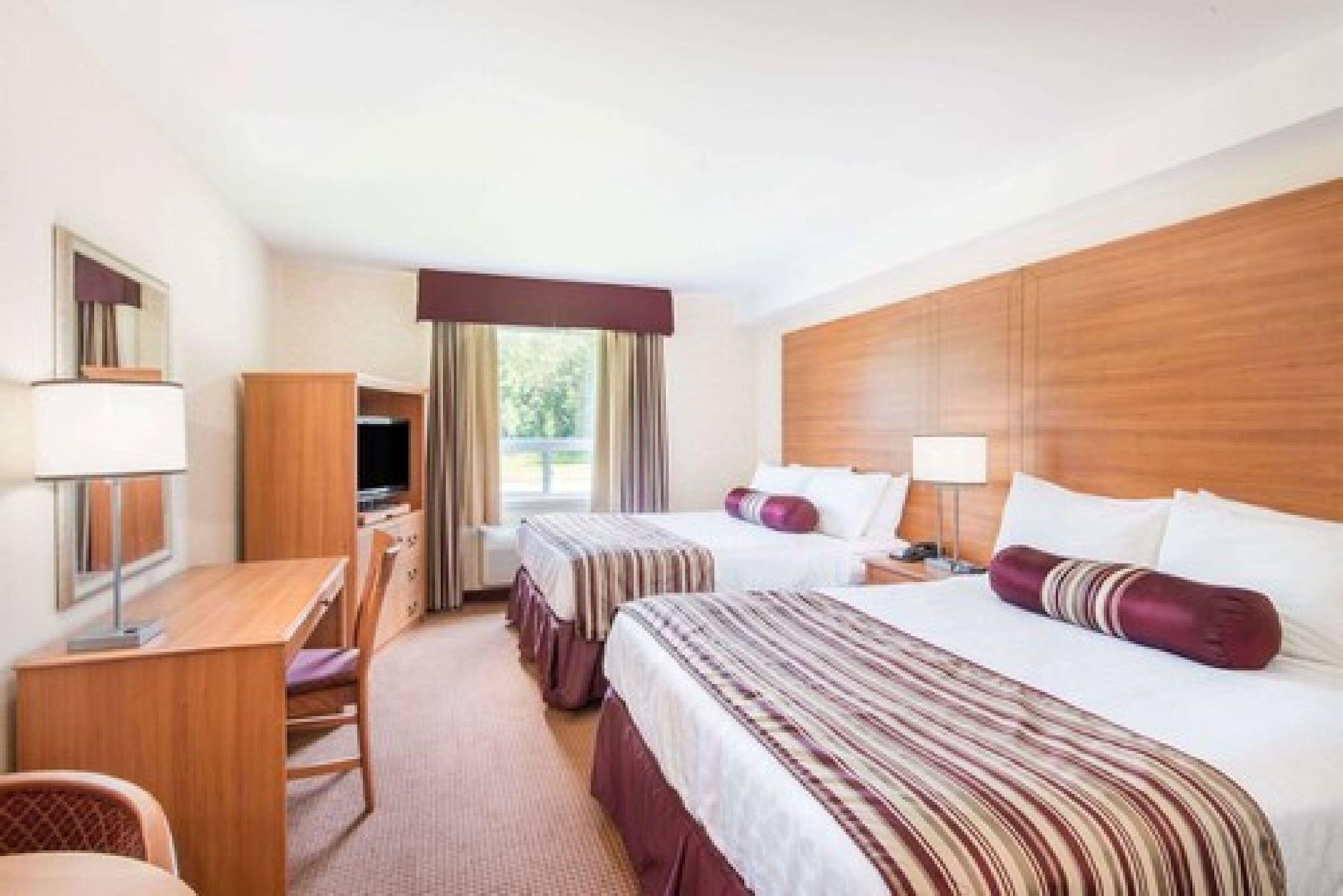 Super 8 By Wyndham Cornwall On Luaran gambar