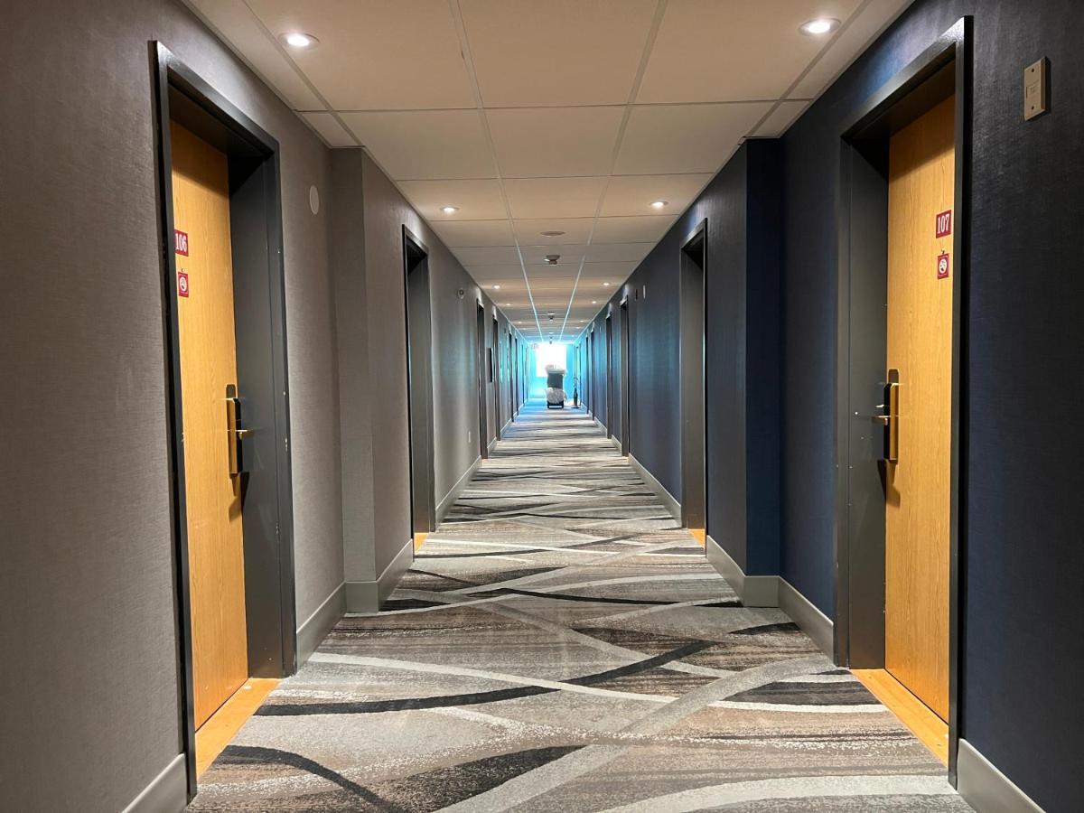 Super 8 By Wyndham Cornwall On Luaran gambar