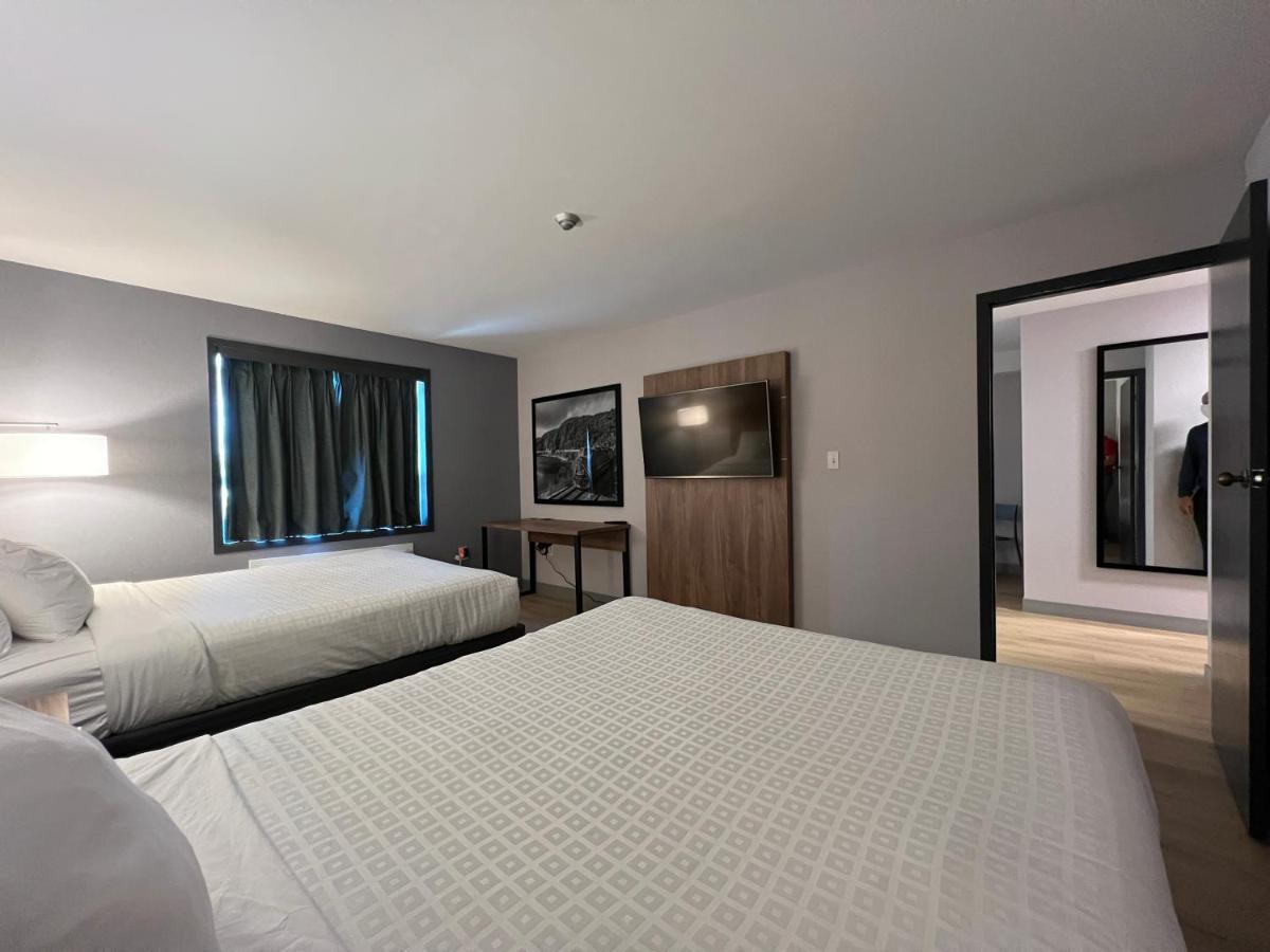 Super 8 By Wyndham Cornwall On Luaran gambar
