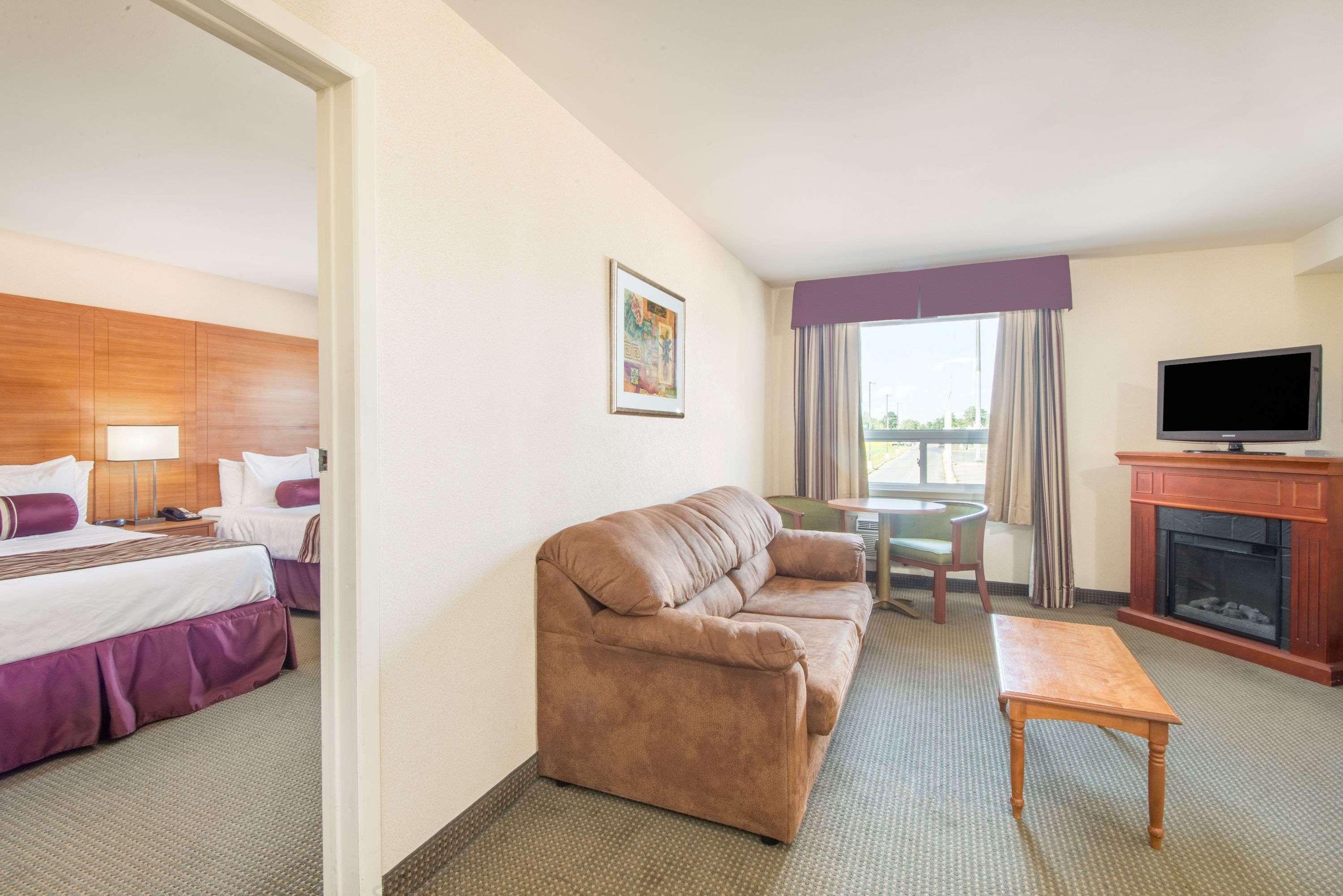 Super 8 By Wyndham Cornwall On Luaran gambar