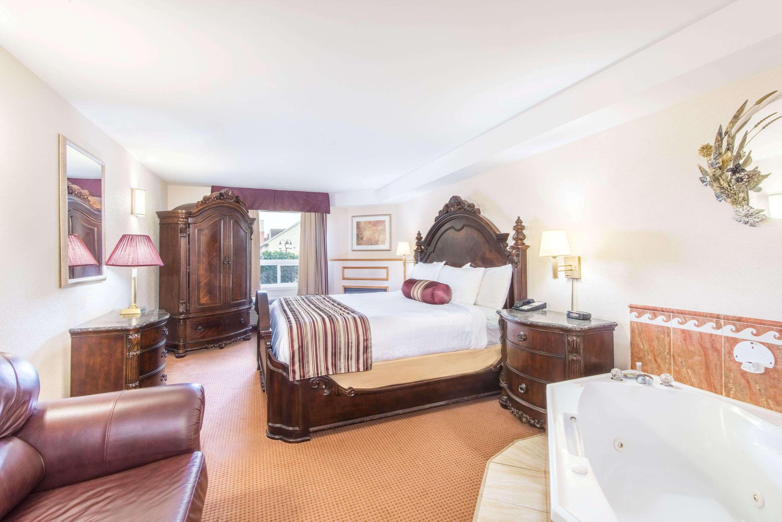 Super 8 By Wyndham Cornwall On Luaran gambar