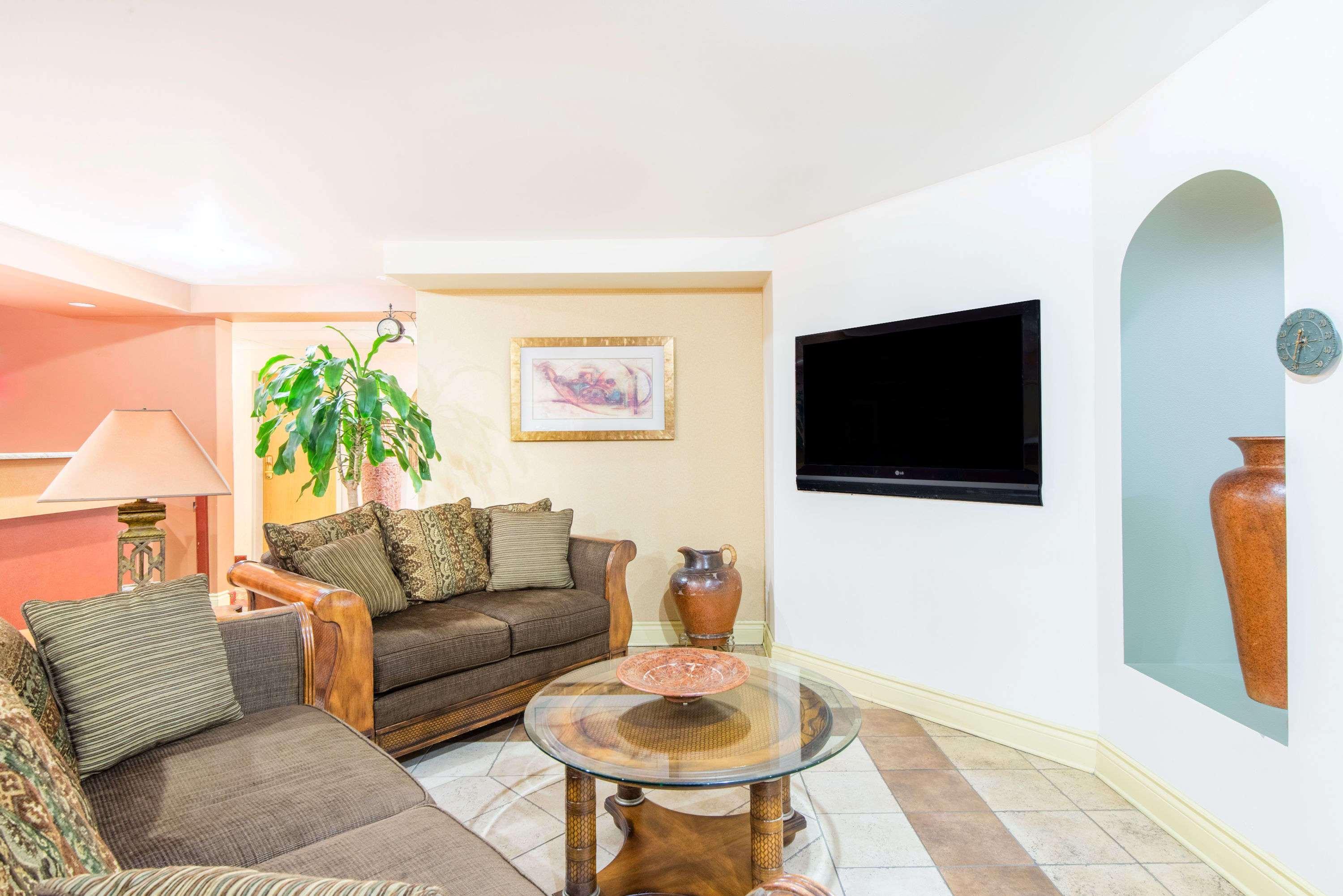 Super 8 By Wyndham Cornwall On Luaran gambar