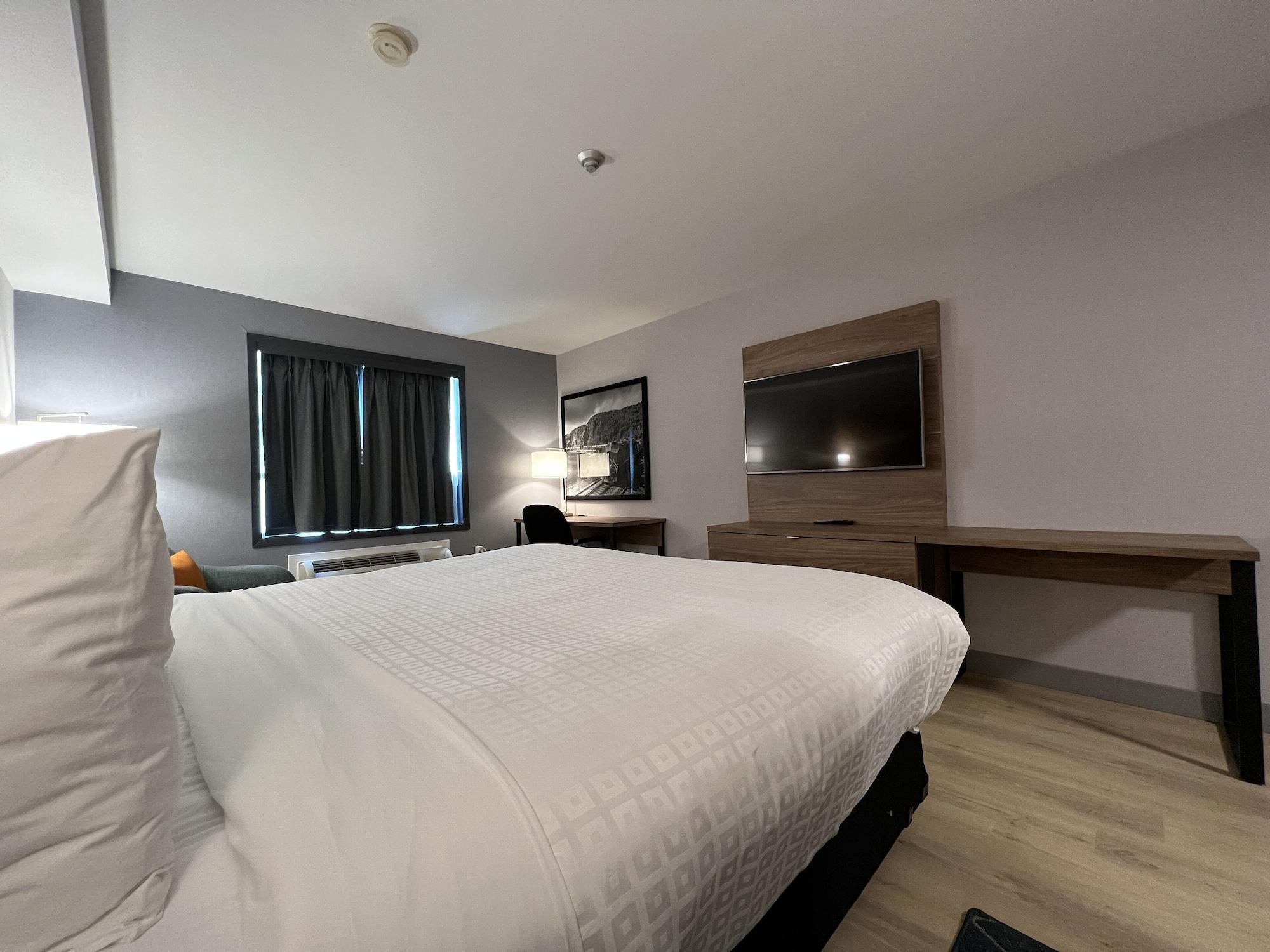 Super 8 By Wyndham Cornwall On Luaran gambar