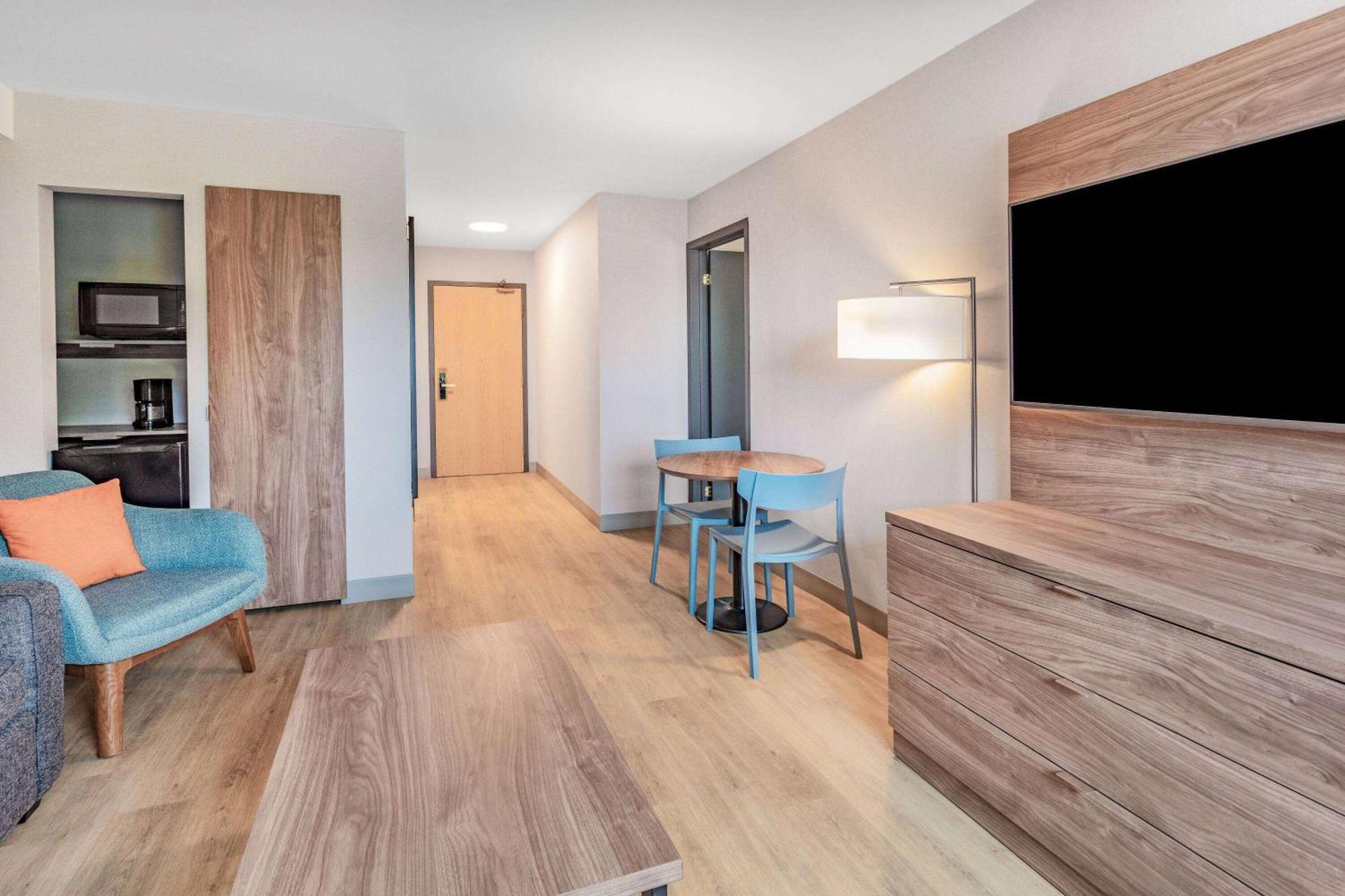 Super 8 By Wyndham Cornwall On Luaran gambar