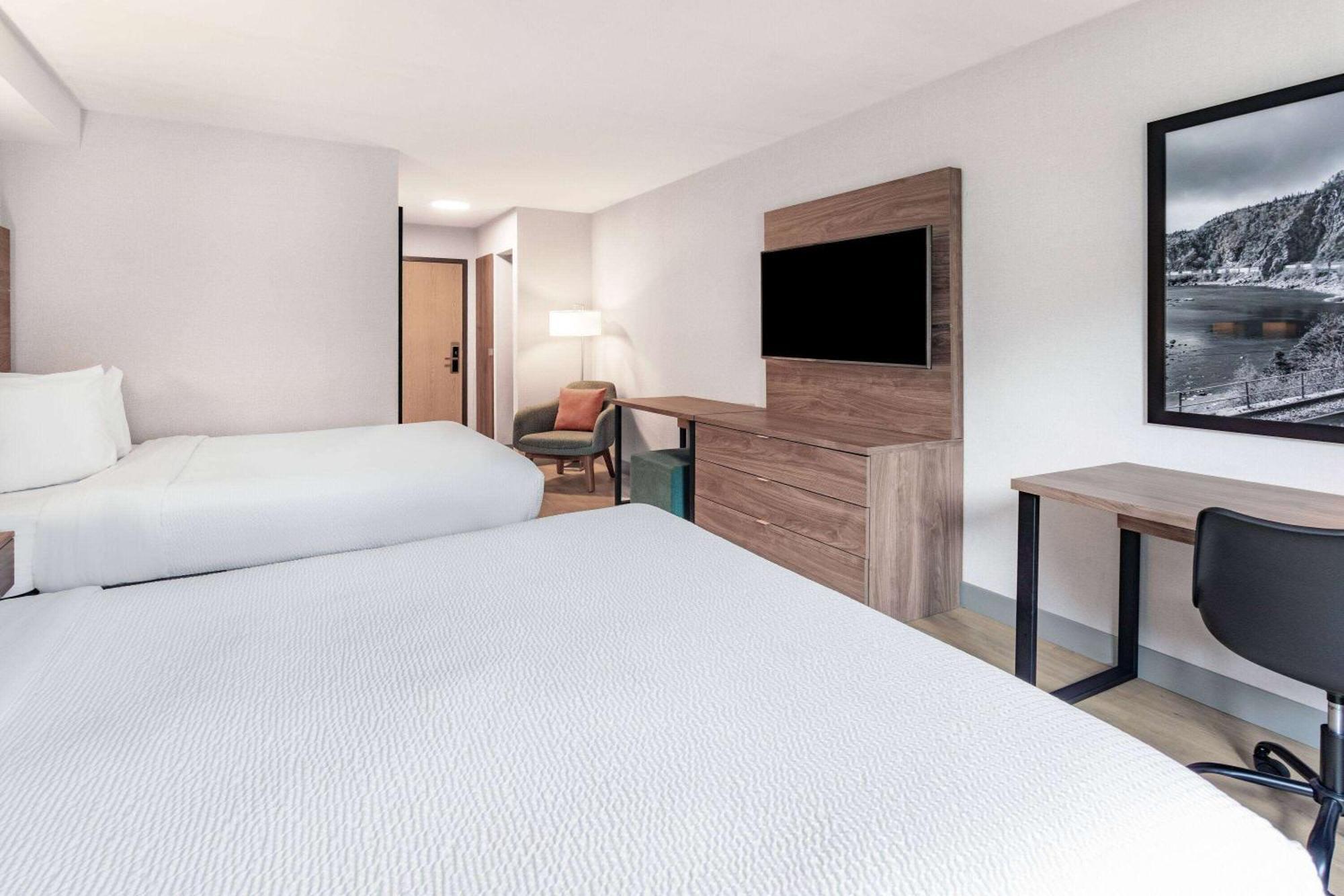 Super 8 By Wyndham Cornwall On Luaran gambar