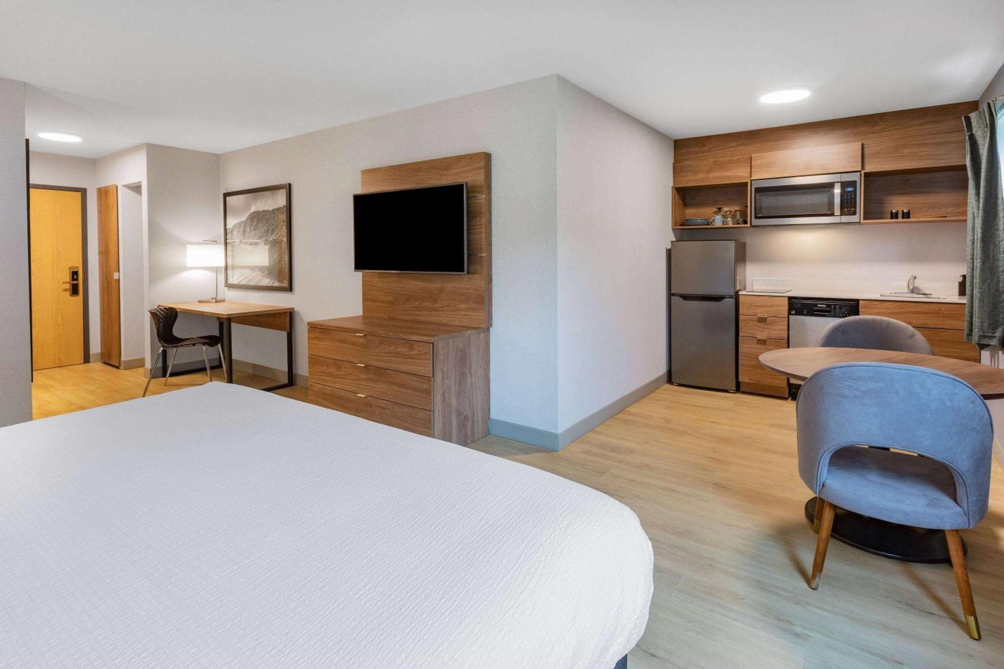 Super 8 By Wyndham Cornwall On Luaran gambar