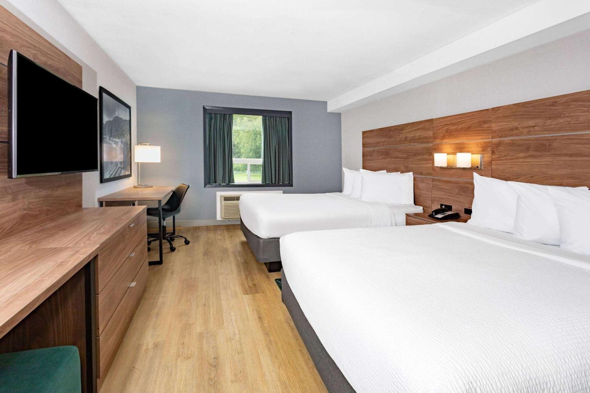 Super 8 By Wyndham Cornwall On Luaran gambar