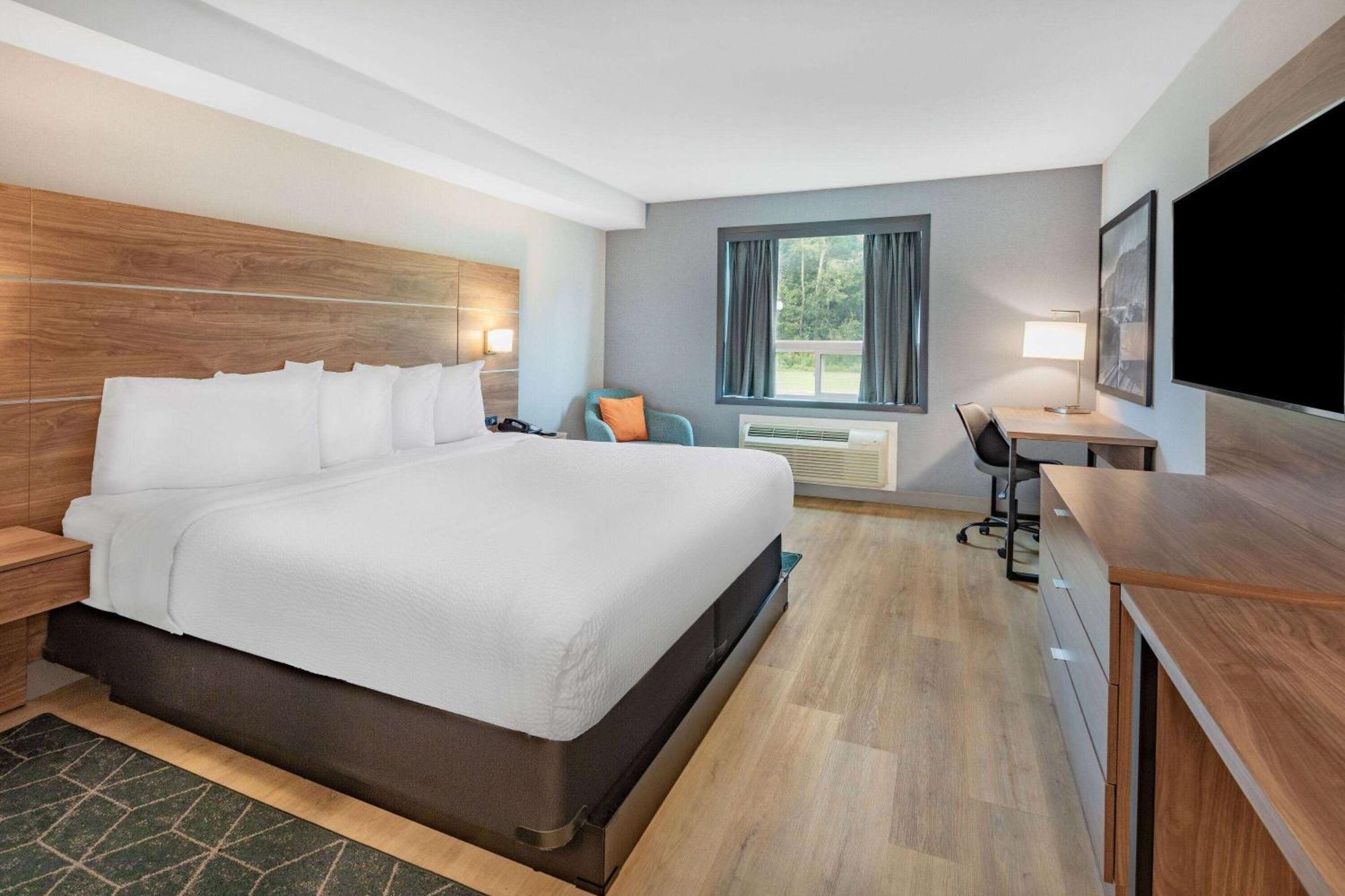 Super 8 By Wyndham Cornwall On Luaran gambar